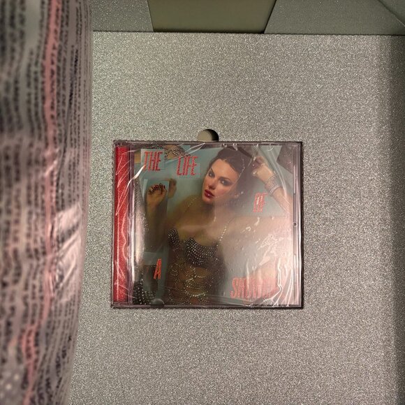 Taylor Swift The Life of a Showgirl Crewneck and Box Size 3XL - Picture 2 of 4